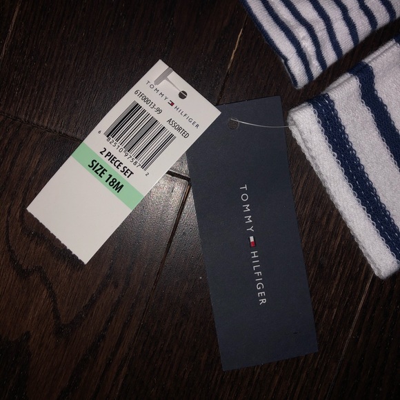 Tommy Hilfiger 2 pc set - 18M - Picture 3 of 3